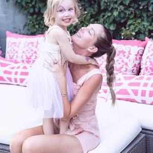 Meet your Posher, Corinne